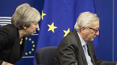 Britská premiérka Theresa Mayová a éf evropské komise Jean-Claude Juncker po...