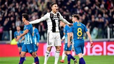 Cristiano Ronaldo (Juventus) se raduje ze své branky do sít Atlétika Madrid.