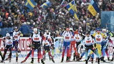 Biatlonisté soupeří ve štafetě na MS v Östersundu, Michal Šlesingr (zcela vlevo... Biatlonisté soupeří ve štafetě na MS v Östersundu, Michal Šlesingr (zcela vlevo...