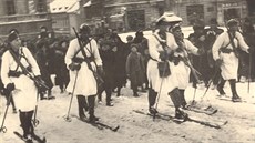 Hlavní náměstí v Turnově obsazuje nacistický wehrmacht. Hlavní náměstí v Turnově obsazuje nacistický wehrmacht.