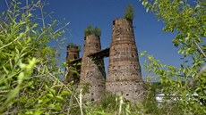 Historické věže vápenných pecí Vojtěšské hutě jbyly původně čtyři Historické věže vápenných pecí Vojtěšské hutě jbyly původně čtyři