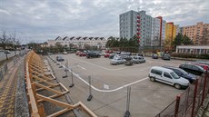 Ve Světlogorské ulici v Táboře bylo hokejbalové hřiště, nyní tam parkují auta.... Ve Světlogorské ulici v Táboře bylo hokejbalové hřiště, nyní tam parkují auta....