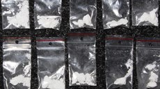 Kriminalisté zadrželi mladíka, který na jihu Čech prodával kokain a extázi. Při... Kriminalisté zadrželi mladíka, který na jihu Čech prodával kokain a extázi. Při...