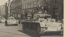 Tanky projídjí brnnskými ulicemi pi návtv Adolfa Hitlera v Brn 17....