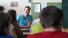 „To, jak učí, není na našich školách obvyklé. Má úplně jiný přístup k nám dětem... „To, jak učí, není na našich školách obvyklé. Má úplně jiný přístup k nám dětem...