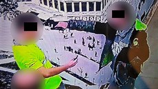 Muž mířil pistolí z bezprostřední blízkosti na obličej pracovníkovi ostrahy. Muž mířil pistolí z bezprostřední blízkosti na obličej pracovníkovi ostrahy.
