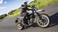Jestli máte už na showroomu problém motorku vůbec zvednout ze stojánku a udržet... Jestli máte už na showroomu problém motorku vůbec zvednout ze stojánku a udržet...