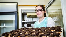 Cukráři z Nové Paky sbírají ocenění v soutěžích. Na snímku je Barbora Šimůnková. Cukráři z Nové Paky sbírají ocenění v soutěžích. Na snímku je Barbora Šimůnková.