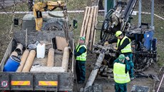 Šikmé vrty mají před pronikáním plynů ochránit domy na Seidlerově nábřeží v... Šikmé vrty mají před pronikáním plynů ochránit domy na Seidlerově nábřeží v...