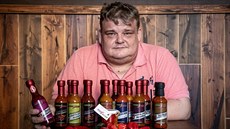 Radovan Fron a jeho chilli omáčky. S příchutí „Rozpálený ananas“ uspěl i v USA. Radovan Fron a jeho chilli omáčky. S příchutí „Rozpálený ananas“ uspěl i v USA.