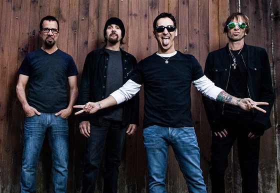 Godsmack v roce 2019. Bubeník Shannon Larkin je zcela vpravo.