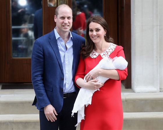 Prince William, Duke of Cambridge and Catherine, Duchess of Cambridge depart the Lindo Wing with their newborn son at St Mary's Hospital on April 23, 2018 in London, England. The Duchess safely delivered a boy at 11:01 am, weighing 8lbs 7oz, who will be 