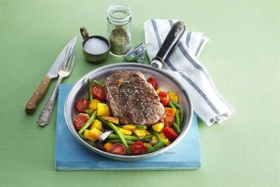 RECEPT DNE: Steak se zeleninou na pivu