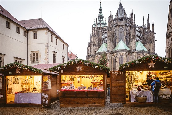 V nedli byly zahájeny první vánoní trhy na Praském hrad