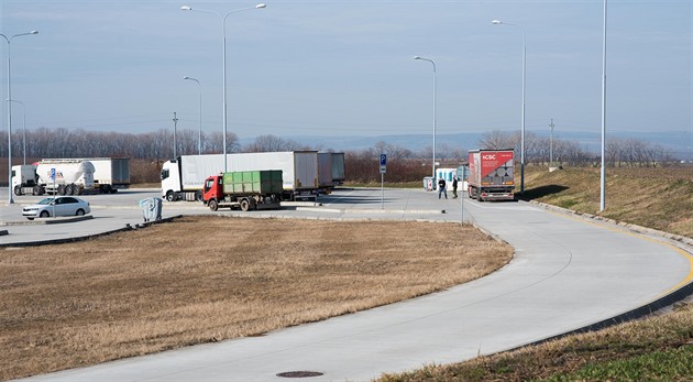 Na dálnici D1 na odpoívkách Kenovice brzy souasné mobilní toalety nahradí...
