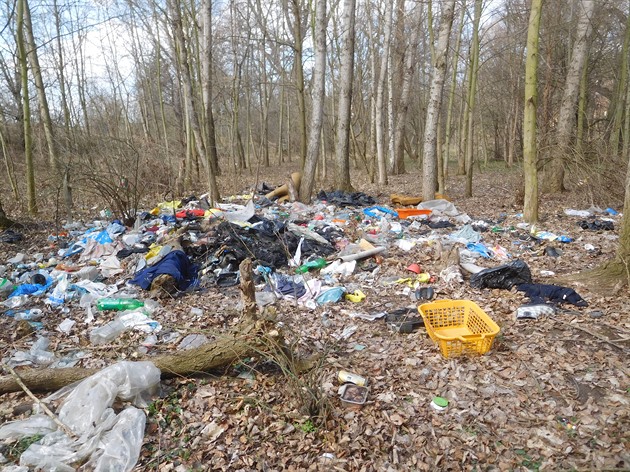 Lidská činnost je zde patrna na každém kroku.