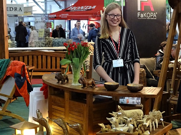 První jarní den s krásným počasím přivítal návštěvníky veletrhů v Letňanech. Vše o bydlení, ale také design osvětlení, květiny a potřeby pro zahrádkáře nabízí až do neděle výstavní areál.