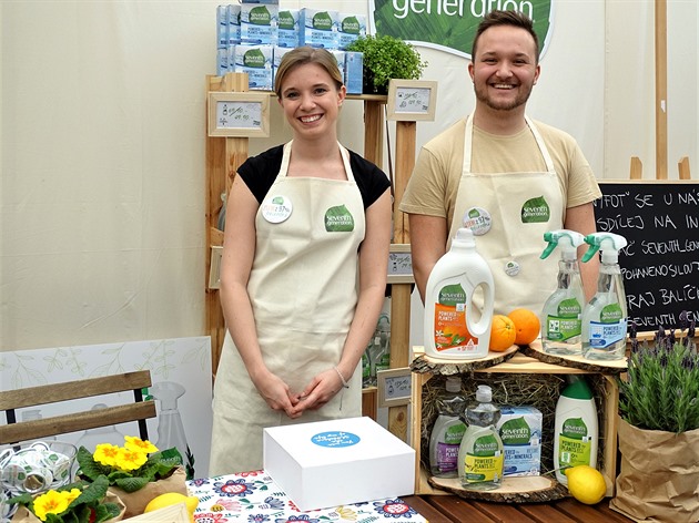 Festival Evolution nabízí od pátku až do neděle nejnovější produkty zdravé výživy a přírodní kosmetiky, ale také na sedmi pódiích spoustu informací o zdravém životním stylu a osobním rozvoji. Přes 200 účinkujících nabízí umělecká vystoupení, workshopy i p