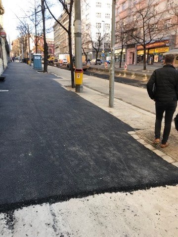 Při rekonstrukci dávají zase beton, nikoli pražskou mozaiku ...