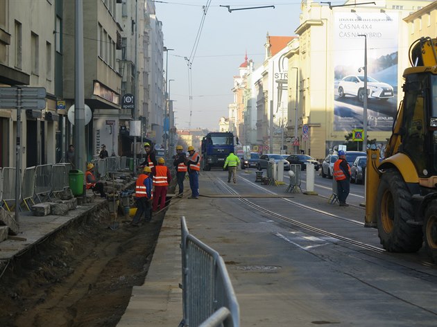 Opravna Vinohradské tídy pokrauje