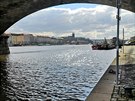 Praha, Vltava pomalu stoupá. Praha, Vltava pomalu stoupá.