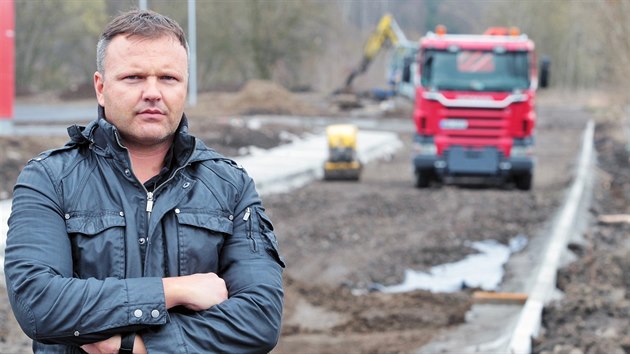 Petr Haak, jednatel společnosti EHC Czech, na místě stavby příjezdové... Petr Haak, jednatel společnosti EHC Czech, na místě stavby příjezdové...
