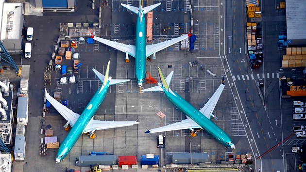 ZAPARKOVANÉ BOEINGY. Zaparkované Boeingy 737 MAX v továrně ve městě Renton na... ZAPARKOVANÉ BOEINGY. Zaparkované Boeingy 737 MAX v továrně ve městě Renton na...