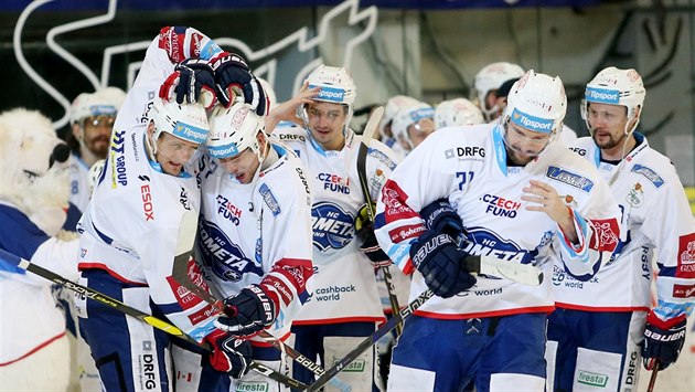 Hráči Komety slaví postup do semifinále extraligového play off. Hráči Komety slaví postup do semifinále extraligového play off.