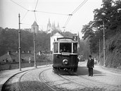 Tramvaj jede vlevo. Tramvaj jede vlevo.