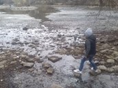 Kvůli revitalizaci je malý rybník půl roku bez vody Kvůli revitalizaci je malý rybník půl roku bez vody