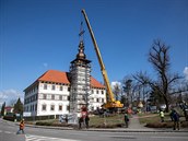 A je tam. Unikátní zámek ve Staré Vsi nad Ondřejnicí má po 74 letech novou báň. A je tam. Unikátní zámek ve Staré Vsi nad Ondřejnicí má po 74 letech novou báň.