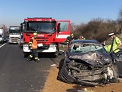 Na dálnici D7 u Prahy se srazilo auto s kamionem, přiletěl vrtulník. (21. 3.... Na dálnici D7 u Prahy se srazilo auto s kamionem, přiletěl vrtulník. (21. 3....