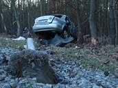 Na dálnici D10 vyjelo auto ze silnice. Na dálnici D10 vyjelo auto ze silnice.