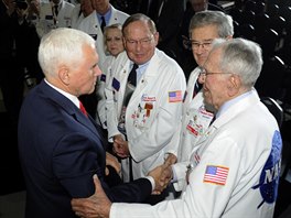 Viceprezident Mike Pence na setkn National Space Council