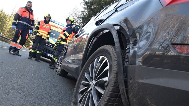 Havarovan auto nedaleko Karlovch Var samo zalarmovalo zchrane.