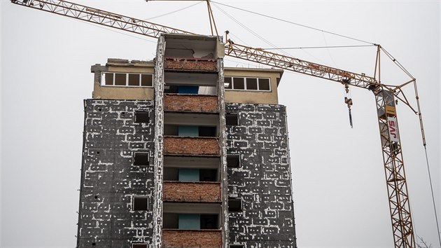 Demolice bval ubytovny u Sokolsk tdy v Ostrav rychle pokrauje. (24. bezna 2019)