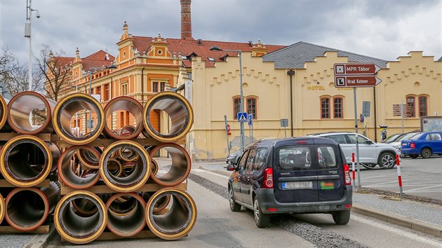 V centru Tbora je zaven ulice Na Parknech. Uzavrka zpsobuje idim problmy. Nkte tam jezd do zkazu vjezdu.