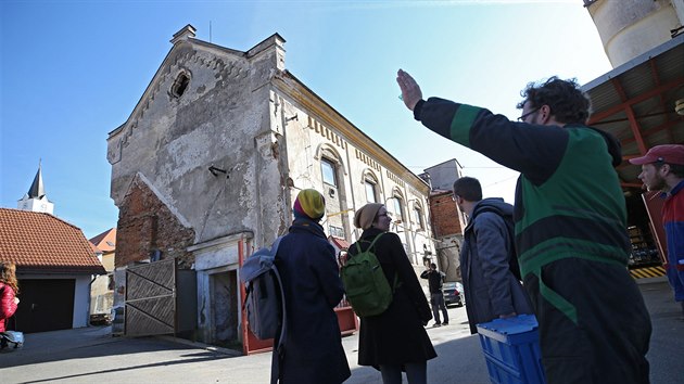 Historici zkoumali pdu synagogy v Pacov. Hledali a nali tam genizu - prostor, kam id podle pravidel sv vry odkldali vyslouil bohosluebn pedmty. K nlezm patily zlomky text i modlitebn pl᚝.