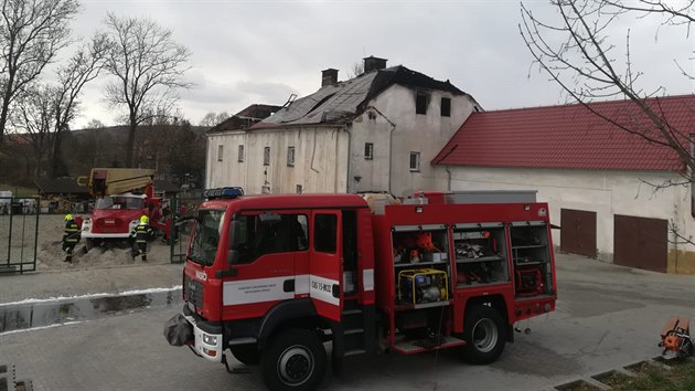 K nonmu poru bval fary v Bukovicch na Lounsku vyjelo osm hasiskch jednotek.