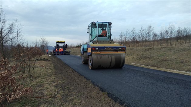 V okol steckho jezera Milada probhaj prce na zlepen infrastruktury a zzem pro nvtvnky sportovn-rekreanho arelu. V tto chvli se zpevuj nkter komunikace.