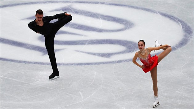 Martin Bida a Hanna Abraeviov bhem krtkho programu sportovnch dvojic na MS krasobrusla v Saitam