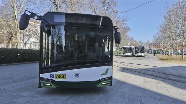 Sedm novch klimatizovanch trolejbus na baterie zane vozit cestujc po Plzni od pondl 25. bezna. (21. 3. 2019)