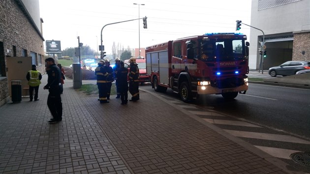 V obchodnm centru Chodov evakuovali obchod kvli zapchajcm podlahm. (24. bezna 2019)