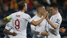 Angličtí fotbalisté slaví jednu z branek do sítě Černé Hory. Angličtí fotbalisté slaví jednu z branek do sítě Černé Hory.