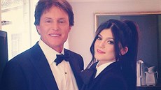 Kylie Jennerová s otcem v dob, kdy jet nebyl peoperovaný na enu a Kylie...