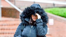 Alice Cutterová odchází od soudu v britském Birminghamu (18. března 2019) Alice Cutterová odchází od soudu v britském Birminghamu (18. března 2019)