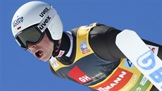Polák Piotr Zyla se soustředí na svůj skok v závodě družstev v Planici. Polák Piotr Zyla se soustředí na svůj skok v závodě družstev v Planici.