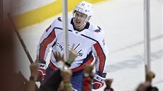 Jakub Vrána z Washingtonu slaví svou trefu v zápase s Philadelphií. Jakub Vrána z Washingtonu slaví svou trefu v zápase s Philadelphií.