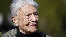 Zdenka Procházková přišla na poslední rozloučení s Aťkou Janouškovou ve... Zdenka Procházková přišla na poslední rozloučení s Aťkou Janouškovou ve...
