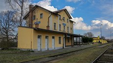 V únoru 2011 se lidé louili s vlaky na trati Netolice - Dívice.